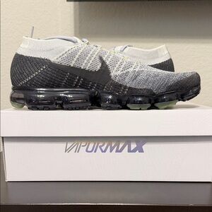 Nike Air Vapormax Flyknit E in Platinum and Anthracite